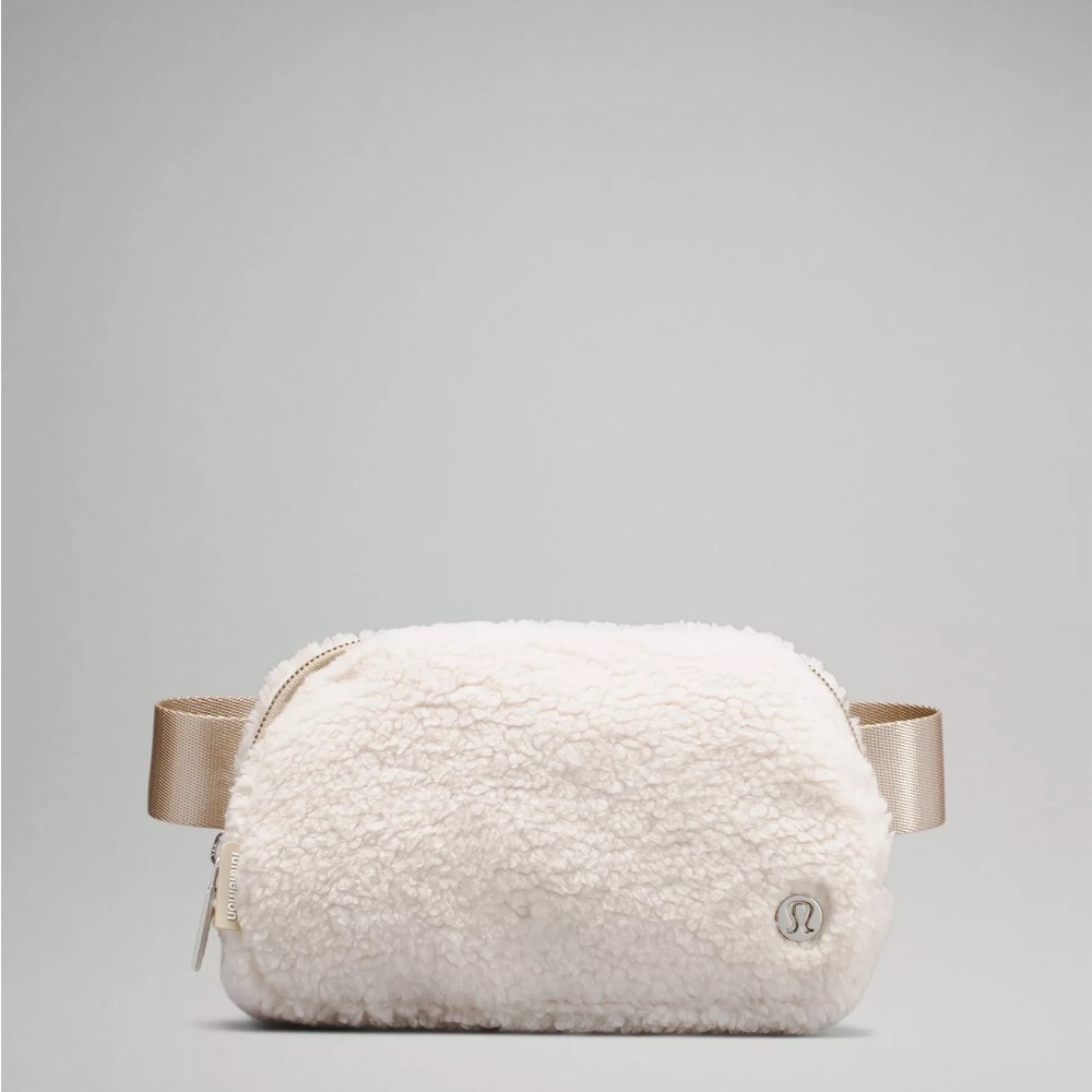 Lululemon Sherpa Belt bag
